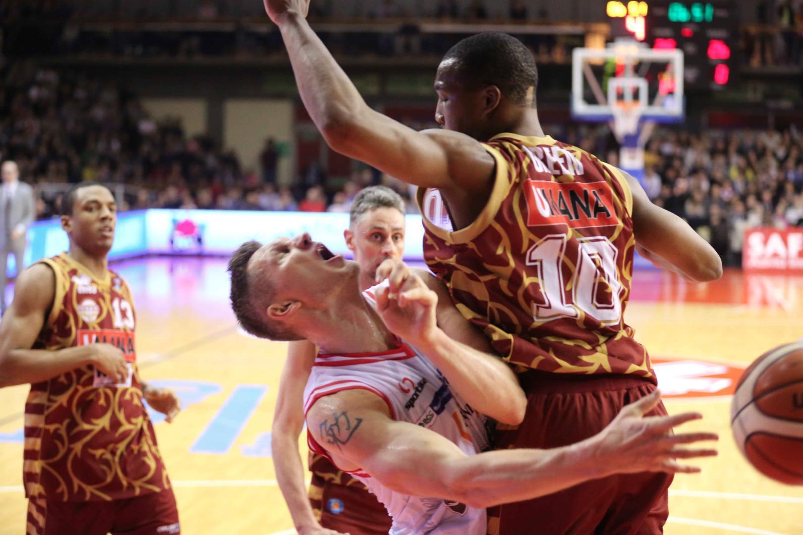 La Grissin Bon doma la Reyer Venezia al supplementare