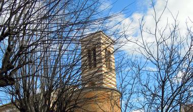 La chiesa della Madonna della Medaglia miracolosa senza croce sul campanile 