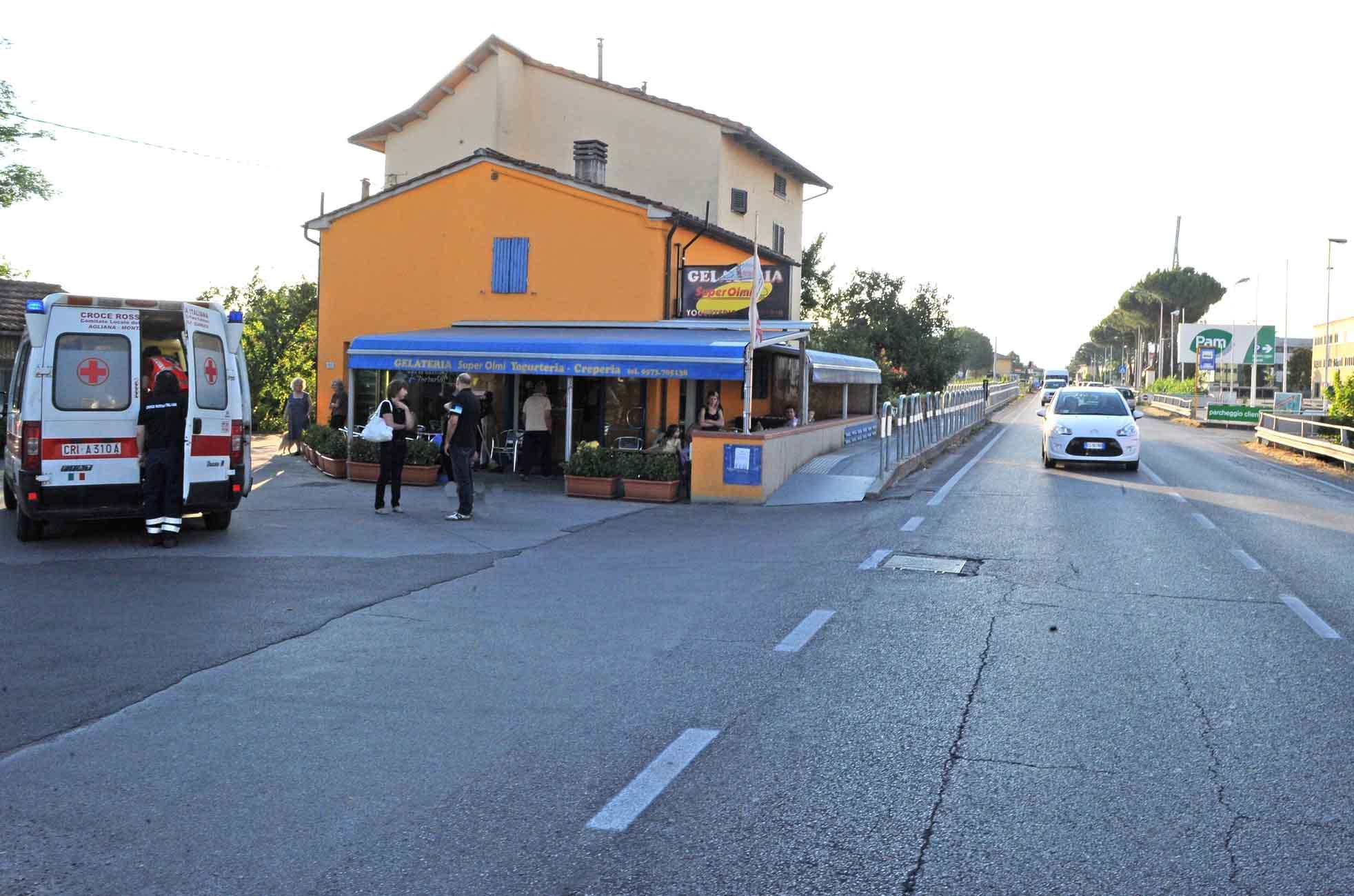 Un intervento della Croce rossa sulla via Fiorentina (foto d'archivio)