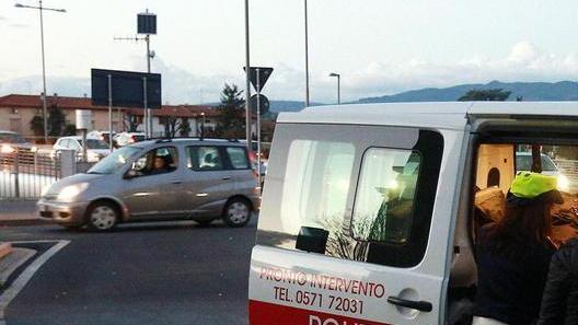 Pedone travolto da un’auto in via Battisti