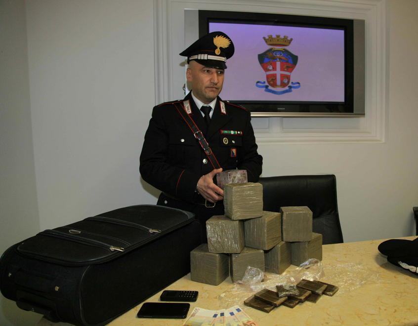 Nonno e nipotino aiutano l’arresto 