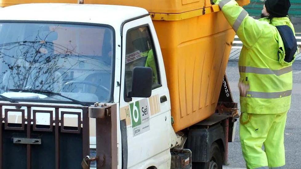 Benzina gettata sulle spazzatrici di Sei