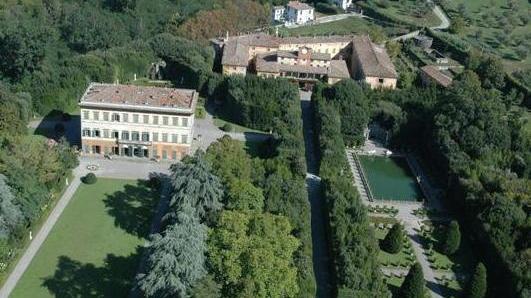 Camelie e caccia alla foglia per scoprire il parco