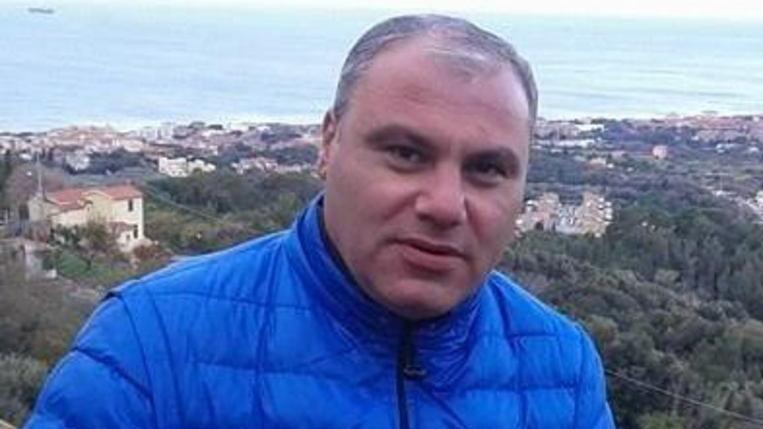 Dalla scoperta del cadavere al colpo di scena della doppia identità della vittima