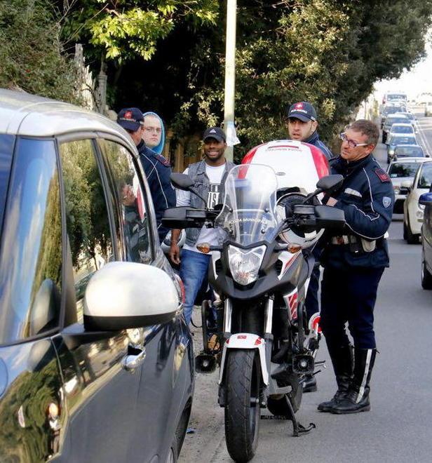 Scooter contro macchina Traffico in tilt alla stazione