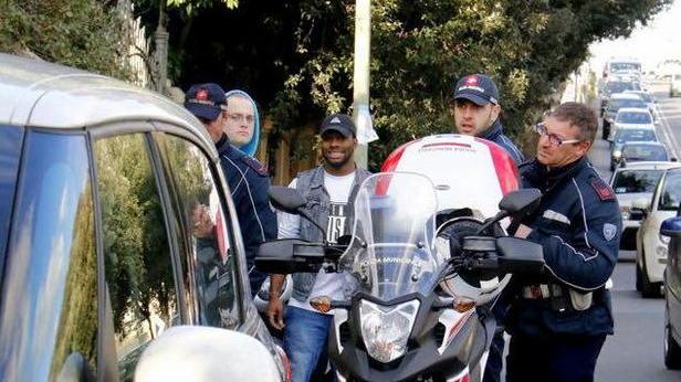 Scooter contro macchina Traffico in tilt alla stazione