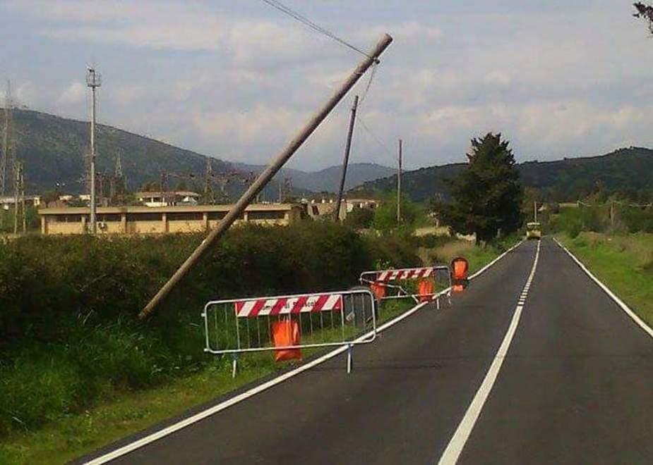 Palo pericolante a S’Abba Vritta