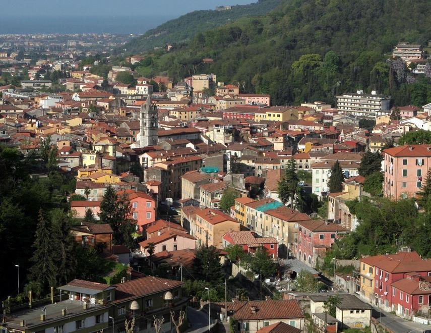 Va in Francia ma si tiene la casa popolare 