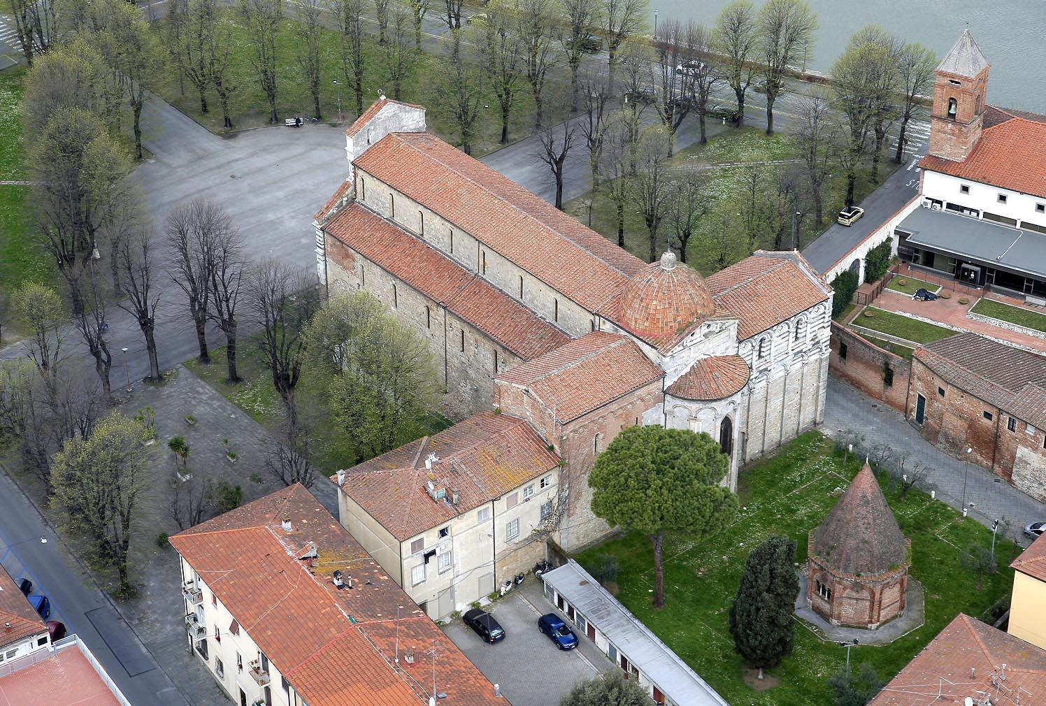 La chiesa di San Paolo a Ripa d'Arno vista dall'alto