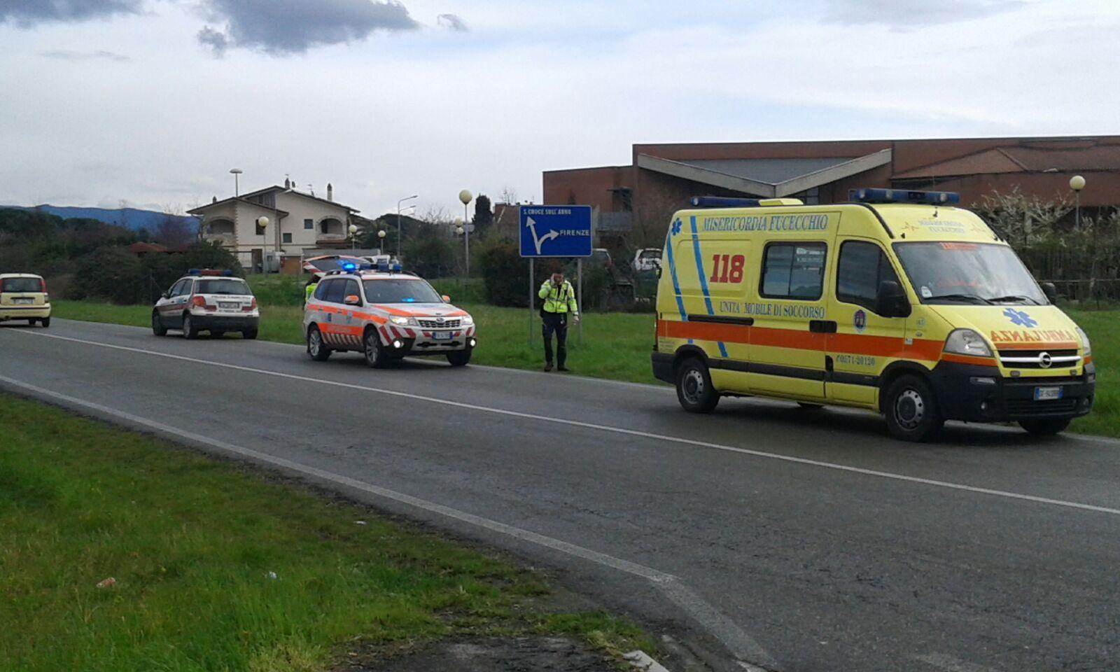 L'ambulanza in via Magellano