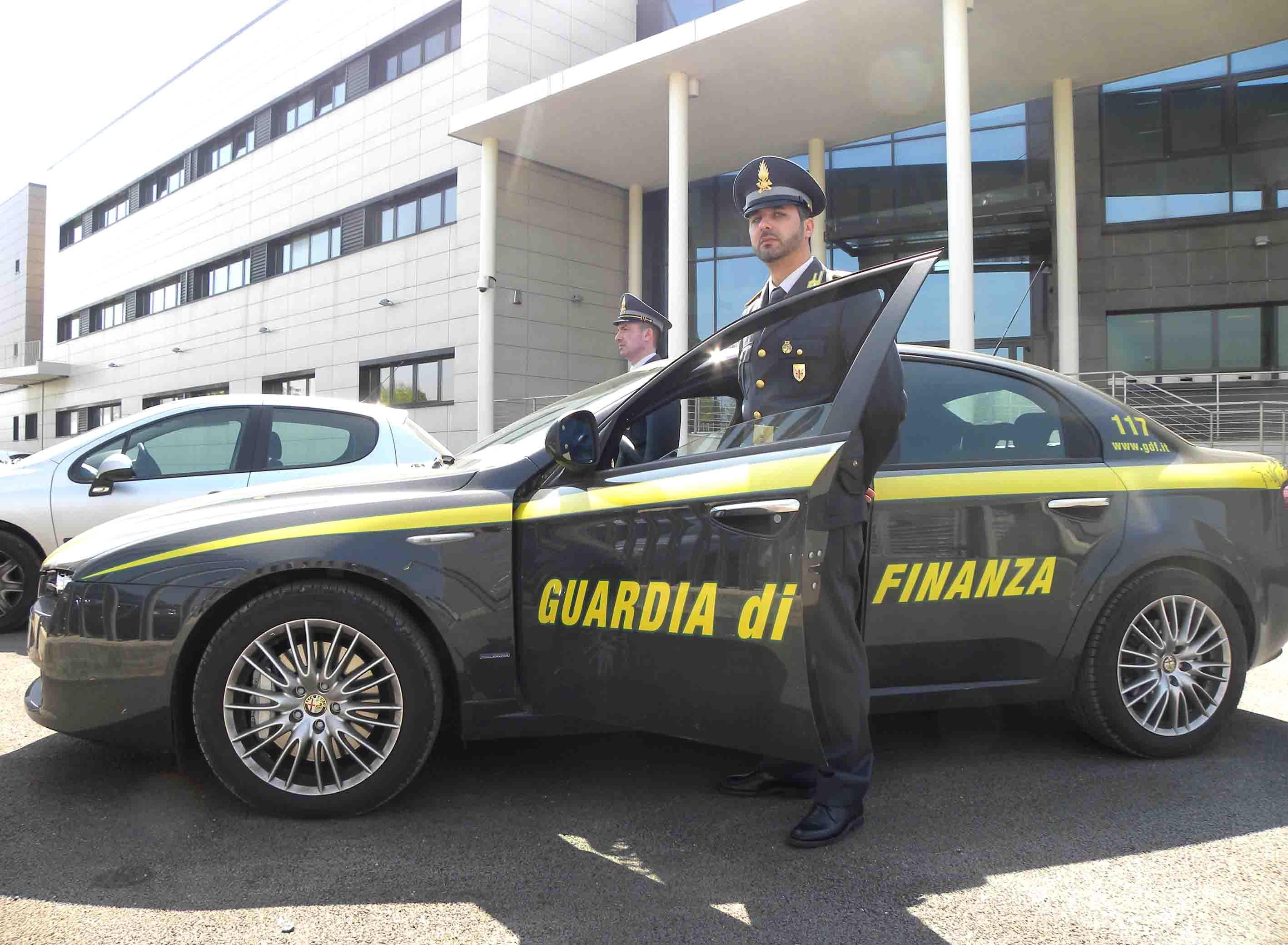 Una pattuglia della Guardia di finanza