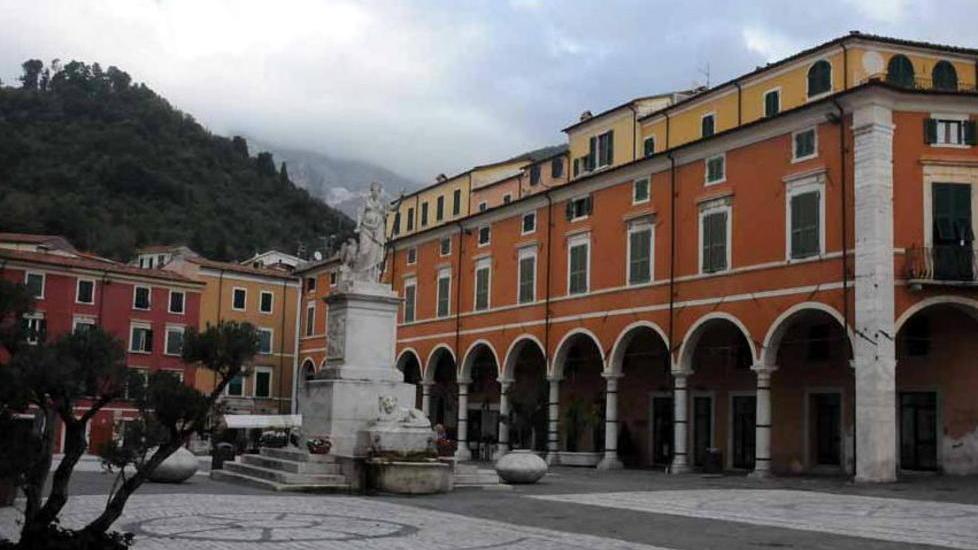 Prima domenica con i negozi aperti