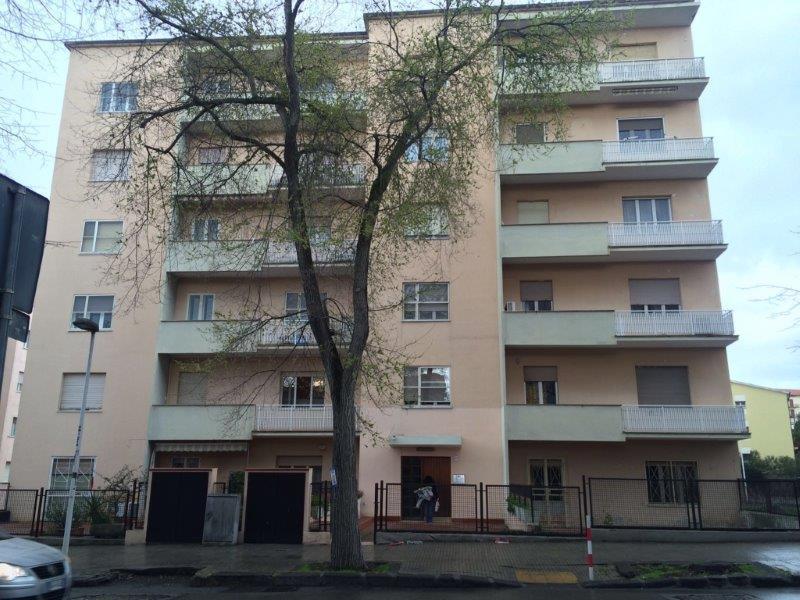 Il palazzo dove è avvenuto l'accoltellamento, in viale Umberto 110, a Sassari