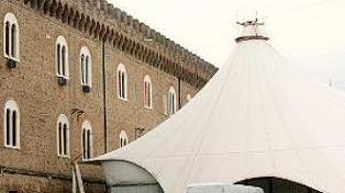 La tensostruttura accanto al Castello Pasquini