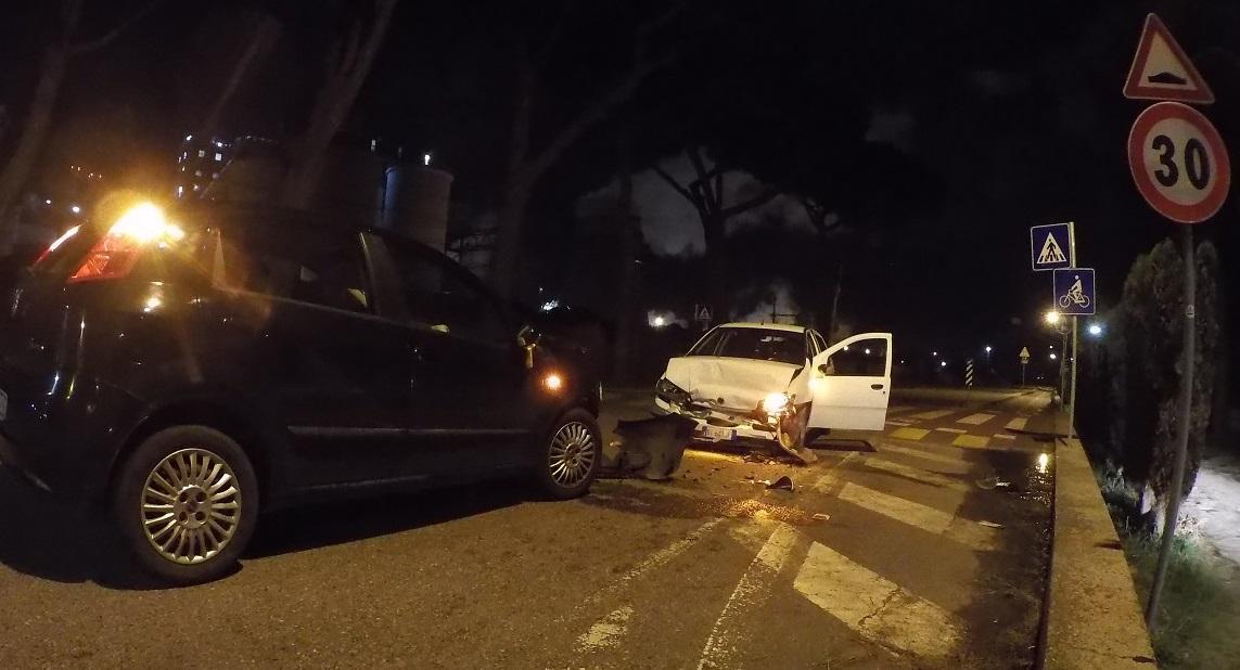 Le due auto danneggiate nello scontro frontale