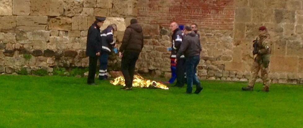 Morto sul prato del Battistero: aveva 19 anni 