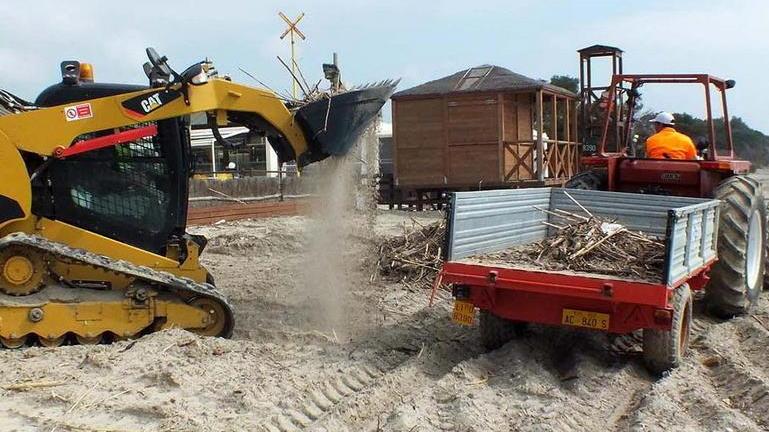 La pulizia delle spiagge affidata al gestore unico