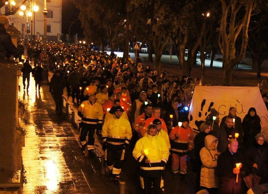 Una marcia per salvare il “Paolo Dettori” 