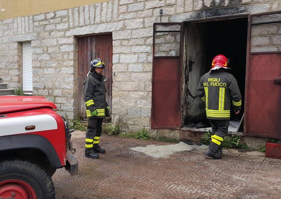 In fiamme le caldaie della scuola materna: 35 bambini in salvo 