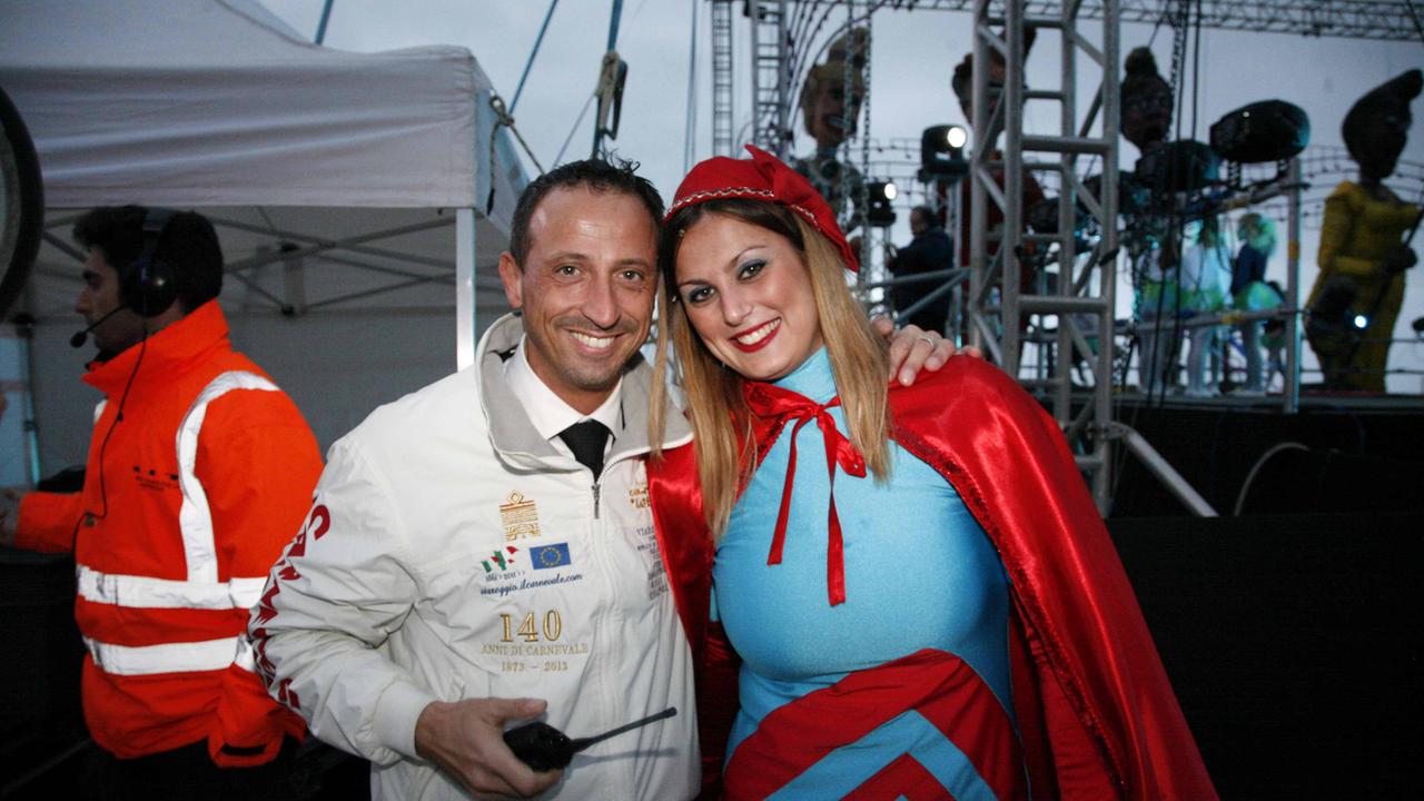 L'ex presidente della Fondazione Carnevale Alessandro Santini con Ondina
