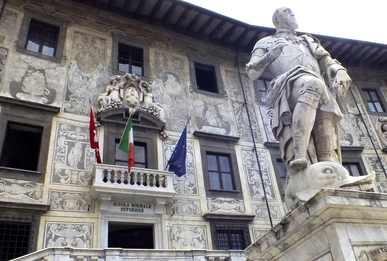 La facciata della Scuola Normale di Pisa