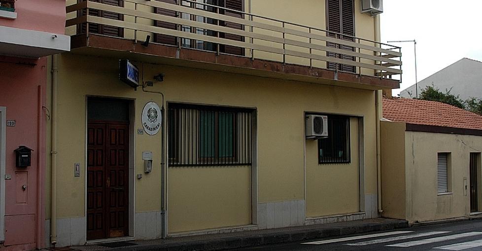 Santa Giusta, donna aggredisce due impiegate e finisce in ospedale 
