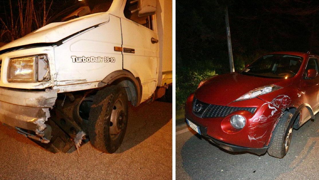 Il furgone e una delle auto coinvolte nell'incidente (foto agenzia Carlo Sestini)