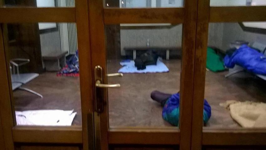 Stazione di Empoli chiusa la notte disperati a caccia di altri rifugi