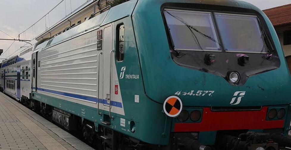 Deragliano 2 vagoni vuoti treni in tilt, forti ritardi 