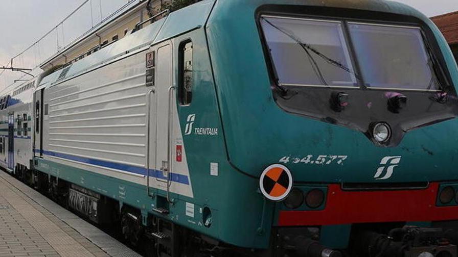 Deragliano 2 vagoni vuoti treni in tilt, forti ritardi