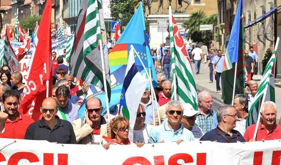 Gallanti querela 3 lavoratori per gli striscioni ingiuriosi 