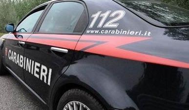 Litiga con la ex moglie: le riga l’auto e la ferisce 