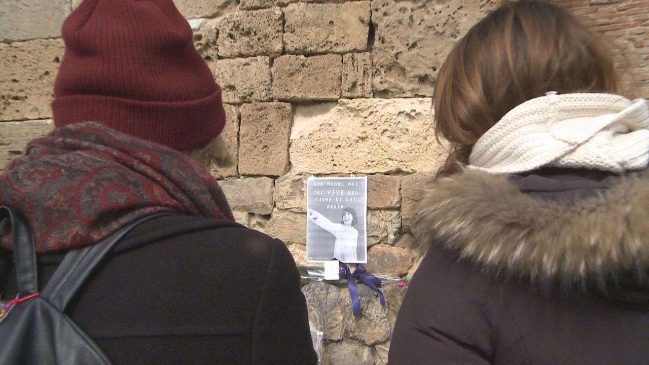 Trovato morto in piazza, la mamma di Florian: «Chi sa qualcosa si faccia avanti»