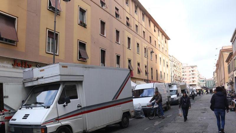 Zona del mercato, i residenti della Ztl “C” possono transitare e parcheggiare anche in “D” e viceversa.