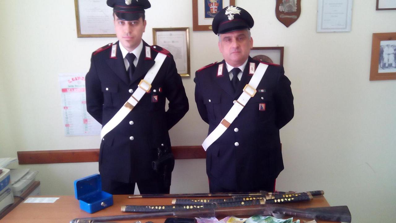 Trovato con droga e armi: arrestato un cinquantenne