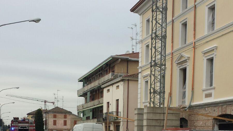 Cavezzo, si rompe tubo del gas, strada chiusa