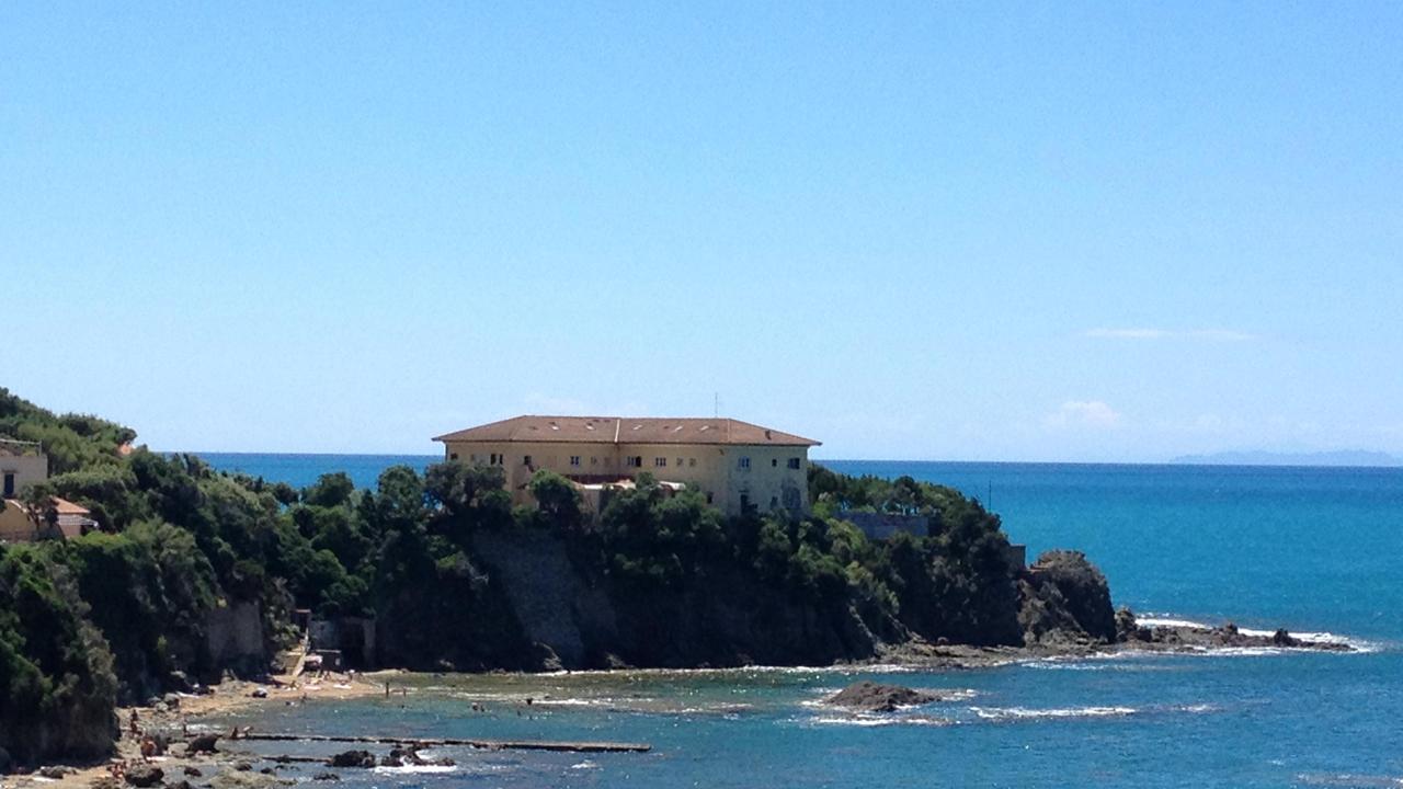 Una immagine panoramica di villa Godilonda, risalente ad alcuni anni fa