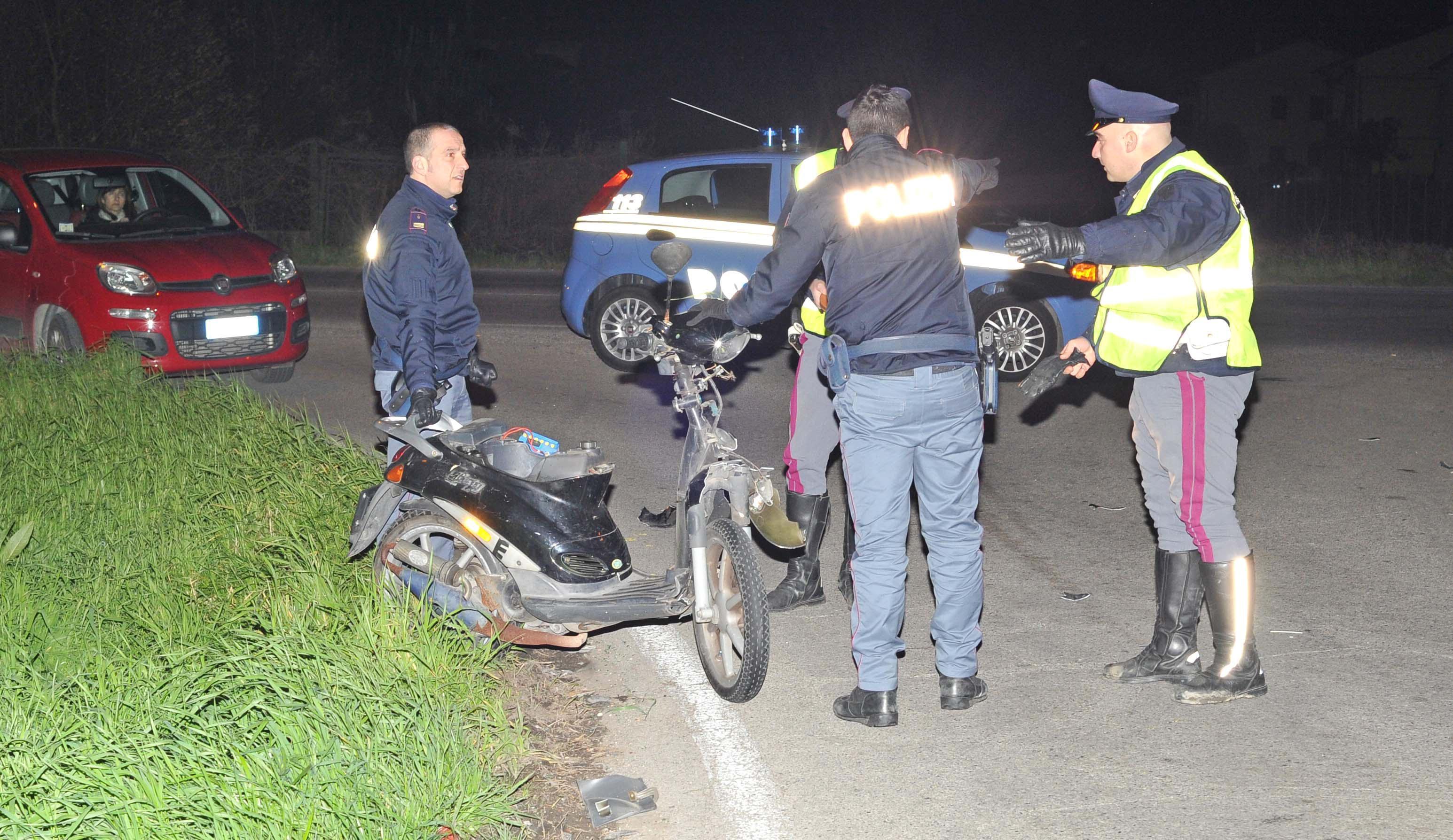 Lo scooter recuperato dalla Polizia stradale (foto Gori)