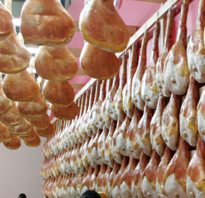 Furto di prosciutti alla Conad di via Alfani