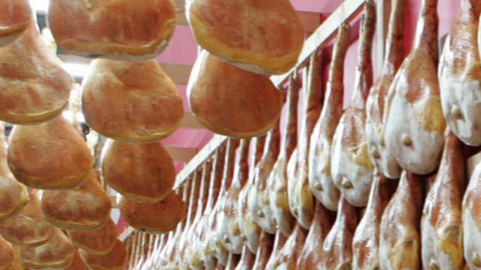 Furto di prosciutti alla Conad di via Alfani