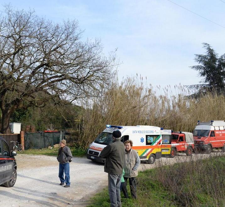 Scivola in un dirupo e perde la vita 