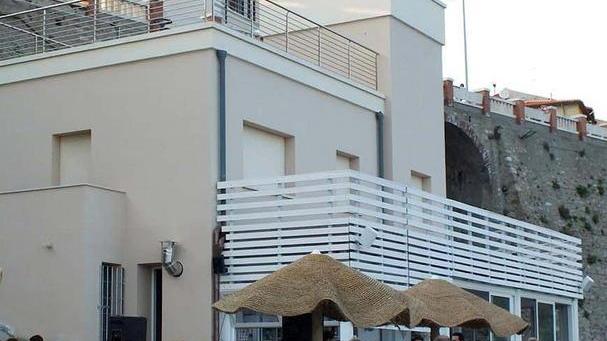 Teatro del mare, accordo vicino