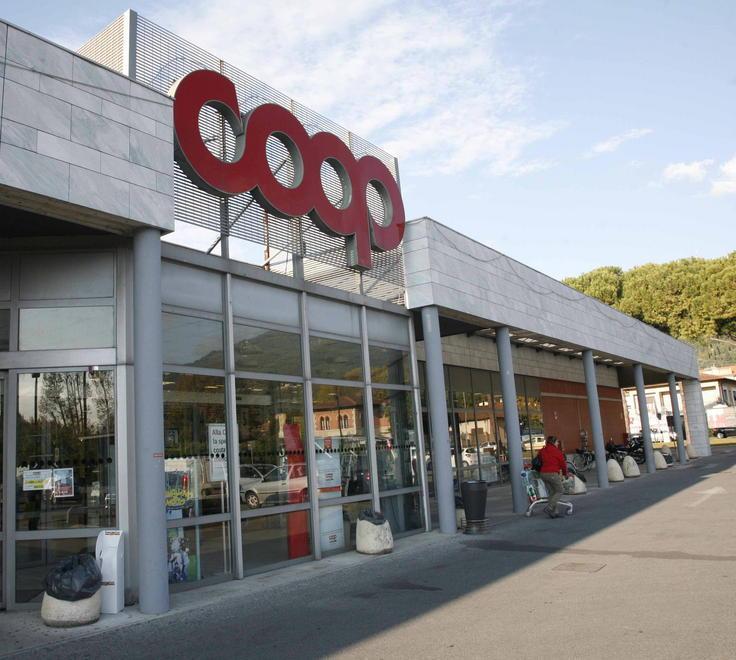 Un piccolo supermarket nel centro storico 