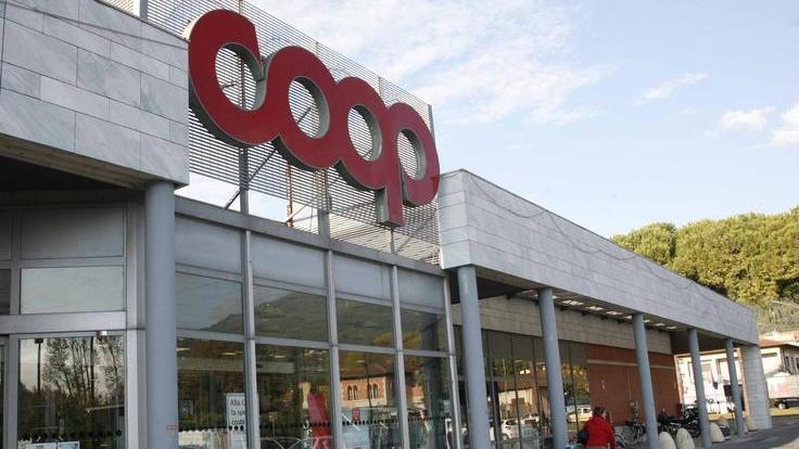 Un piccolo supermarket nel centro storico