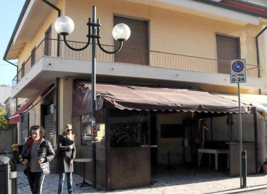 Tavoli fuori, primo round al Tar 
