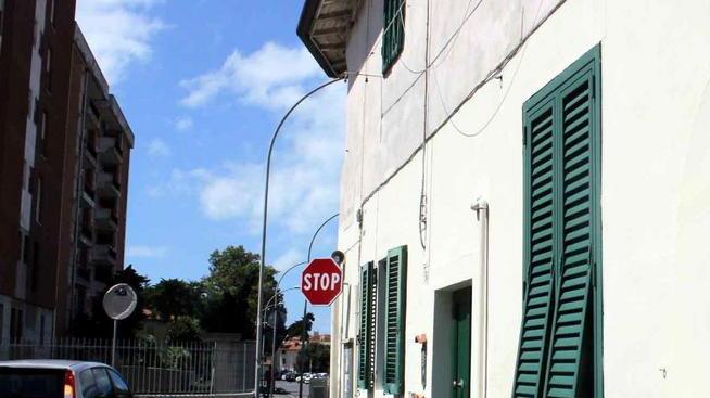 Cade di bici davanti casa: trauma facciale per un bimbo