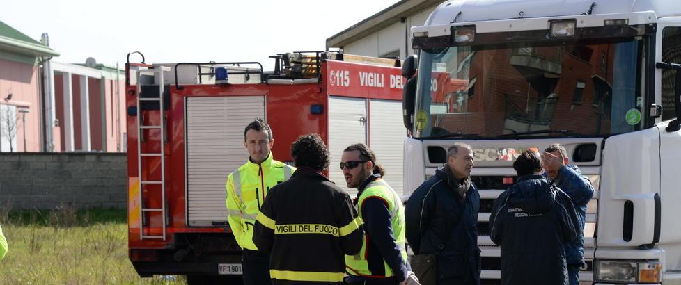 Muore schiacciato dai pannelli di scena nel suo camion 
