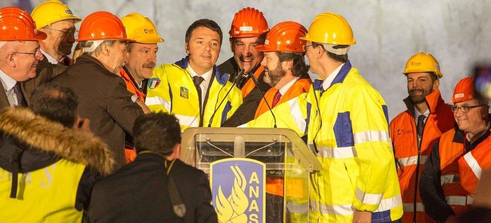 Renzi alla cerimonia per la Galleria costruita da Cmb