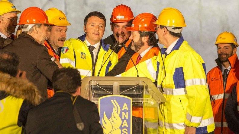 Renzi alla cerimonia per la Galleria costruita da Cmb