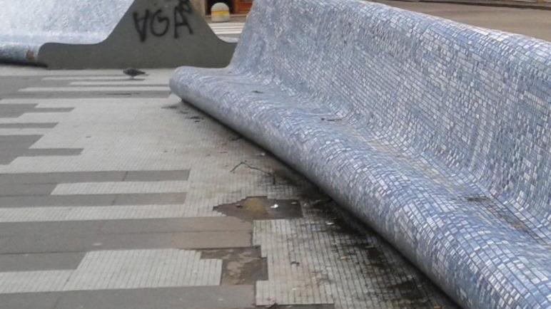 Giovani vandali infestano tutto il centro storico